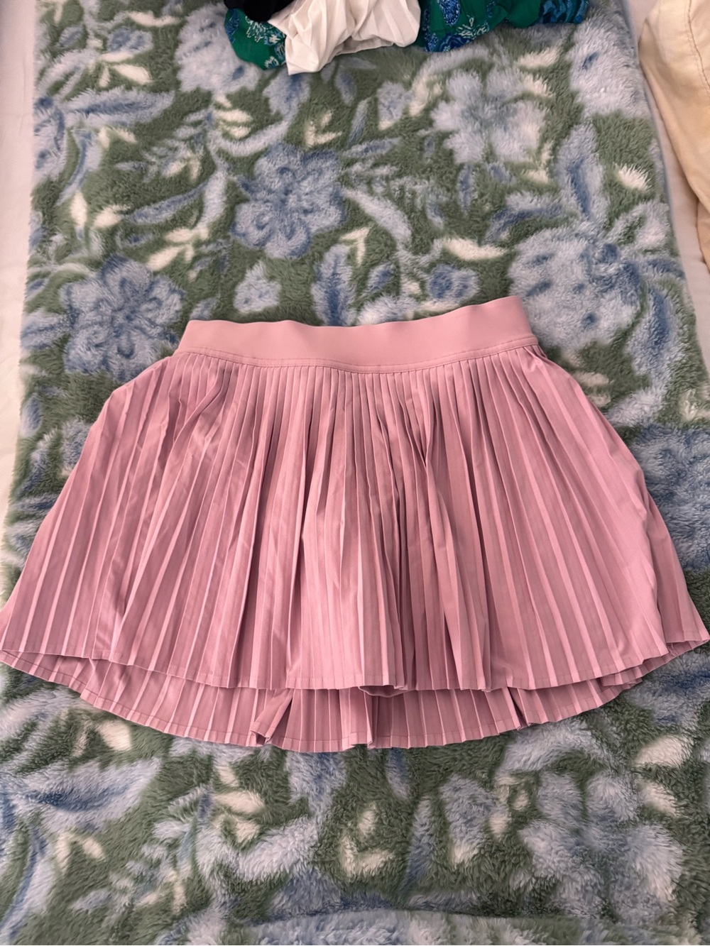 lululemon pleated pink skirt